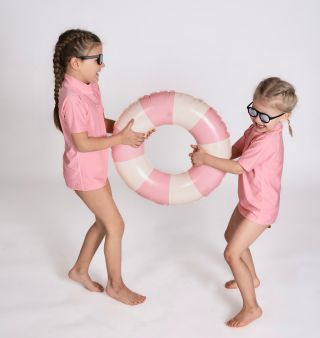 Slaďte se do růžova a užívejte si krásné letní dny🩷 Kvalitní brýle a UV tričko jsou #musthave na léto☀️ #littlekydoo...