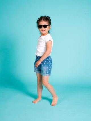 ✨ Styl a ochrana v jednom! ✨ Naše dětské sluneční brýle Little Kydoo jsou nejen cool doplněk, ale hlavně spolehlivá...