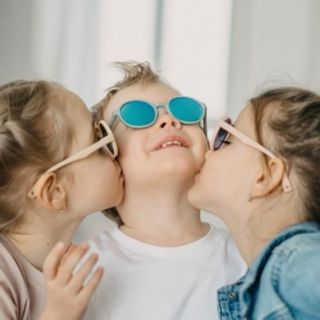 Naše brýle si děti zamilují 😁🥰 #littlekydoo #slunecnibryleprodeti #detskamoda #nosimbryle #kidsfashion #kidssunglasses...