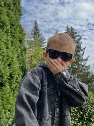 Brýle jsou nedílným doplňkem v každém ročním období 😎 Vybírejte pro své děti brýle, které nejen splňují veškeré ochranné...